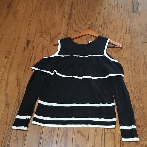 Cold Shoulder top - Picture 7 of 9